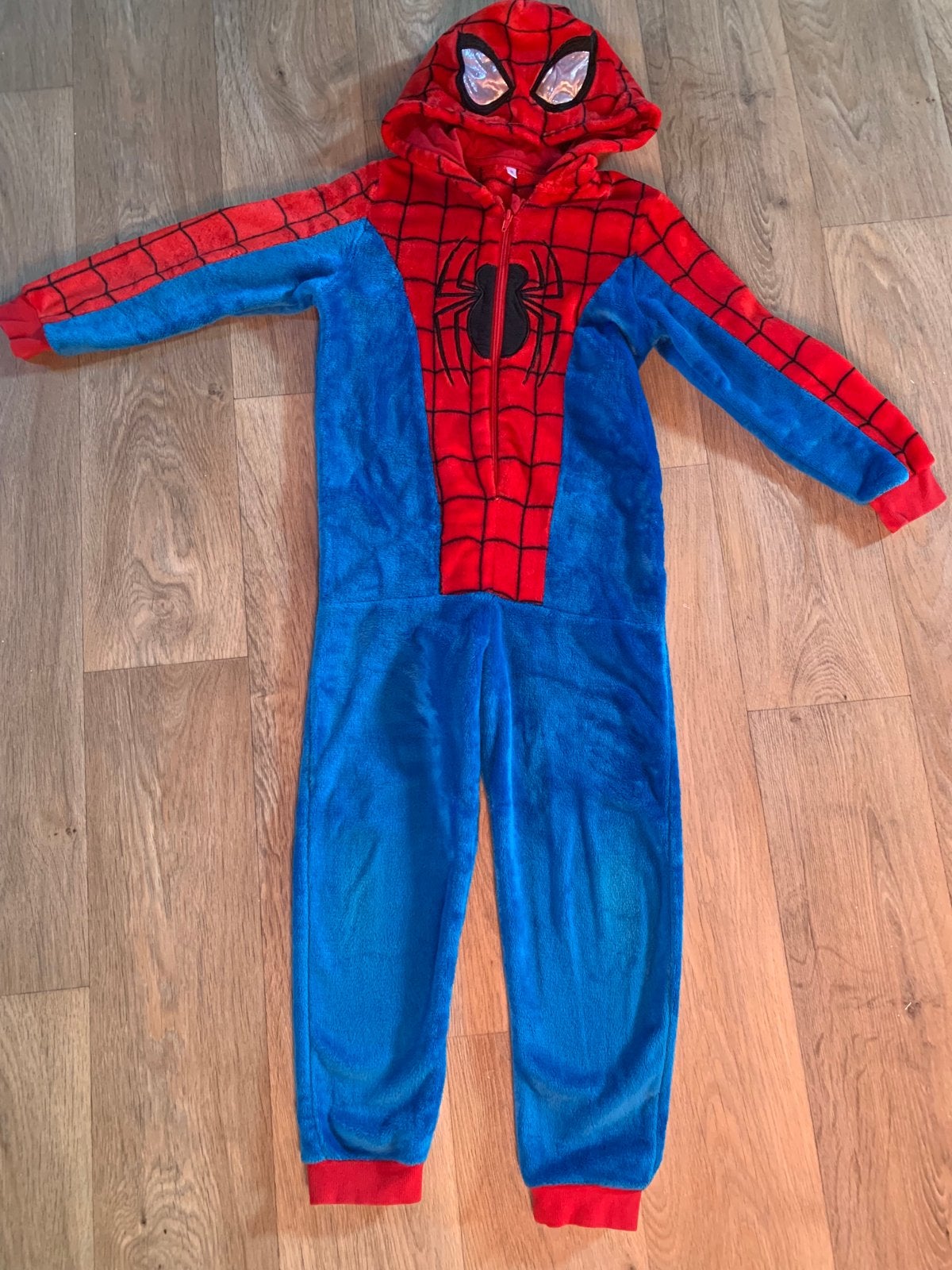 Spider-Man Onesie Maat 134 - Comfortabel en Stoer!, Ophalen of Verzenden, Zo goed als nieuw, Jongen, Nacht- of Onderkleding