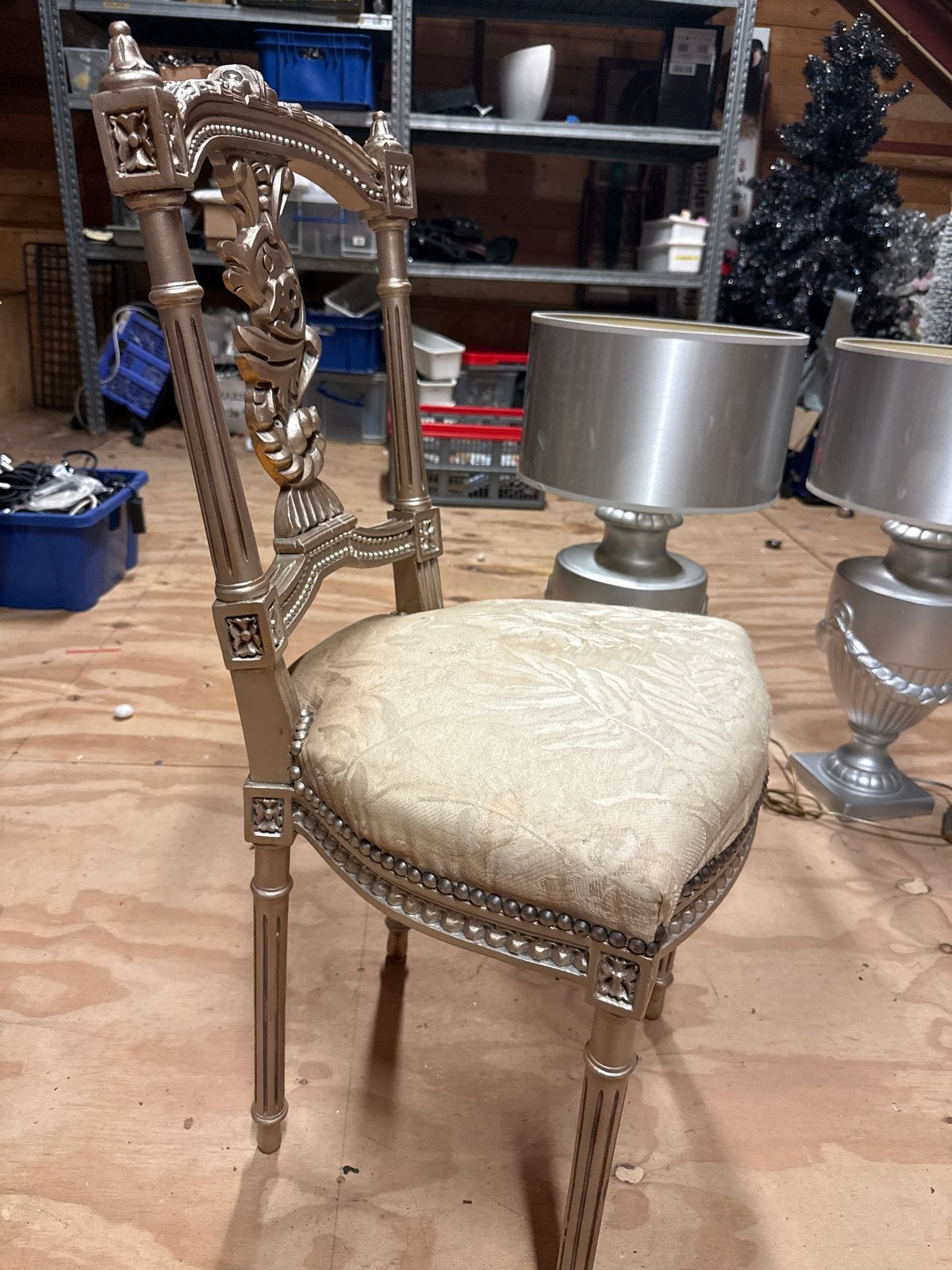 Elegante Barok Stoel - Zilverkleurig met Crème Bekleding, Ophalen