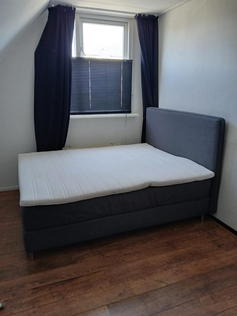 Comfortabel tweepersoons boxspring bed - Grijs, Huis en Inrichting, Slaapkamer | Bedden, Tweepersoons, Ophalen of Verzenden, Zo goed als nieuw