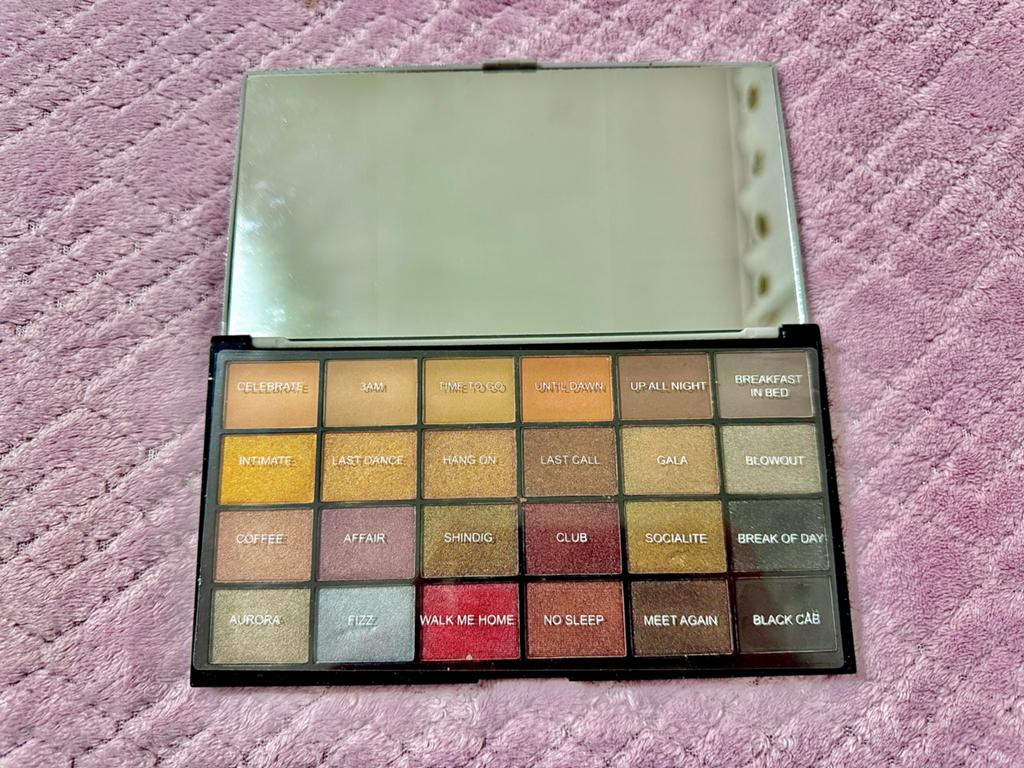 Revolution Oogschaduw Palette - Diverse Kleuren, Ophalen of Verzenden, Zo goed als nieuw, Make-up, Overige kleuren