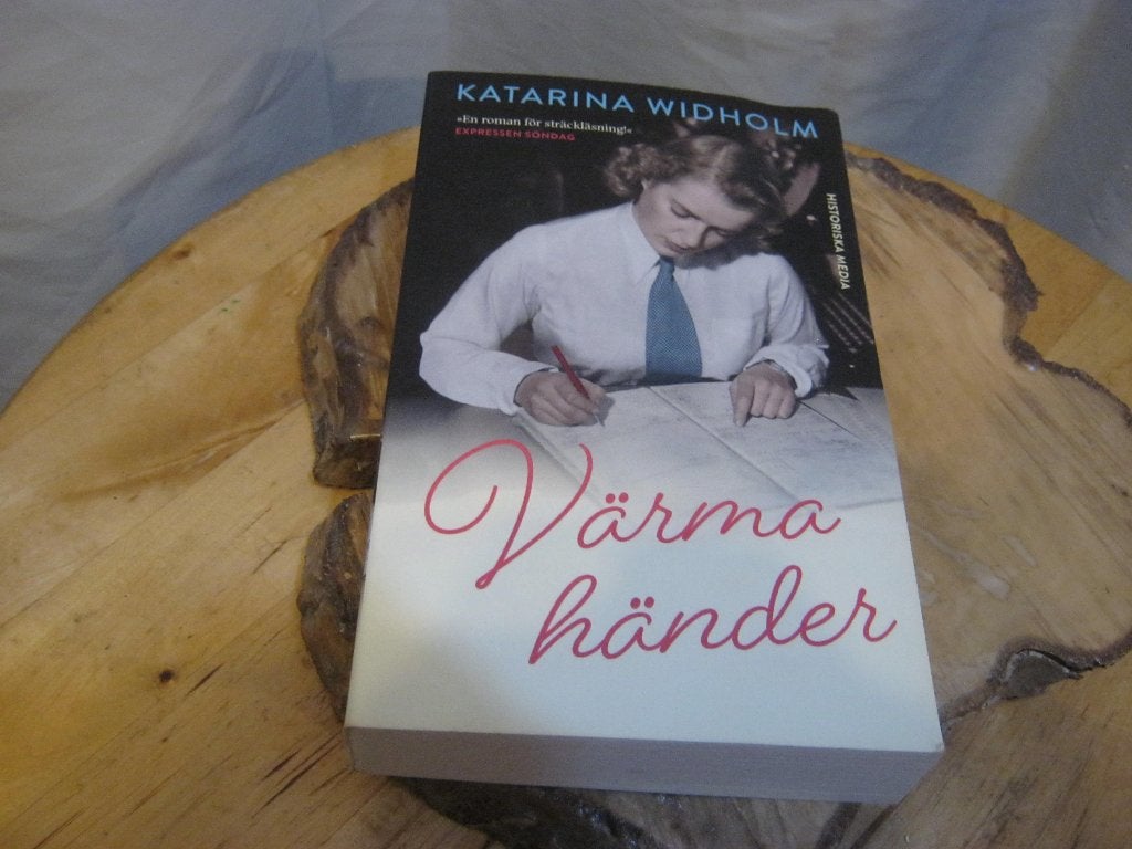 zweedstalige Värma händer Katarina Widholm, Ophalen of Verzenden, Gelezen, Katarina Widholm
