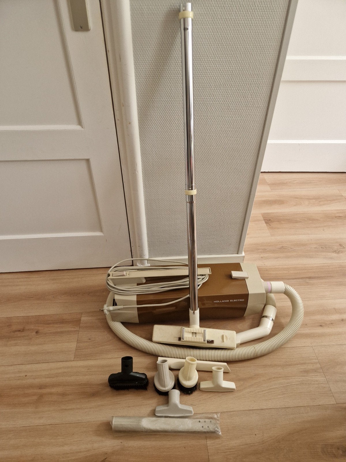 Vintage Holland Electro stofzuiger 600W met accessoires, Witgoed en Apparatuur, Stofzuigers, Stofzak, Gebruikt, Ophalen of Verzenden