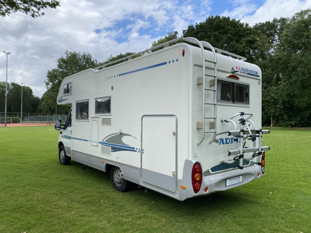 Adria Coral 660 SP Alkoof | NL Camper | 92.500 Km, Caravans en Kamperen, Alkoof, Fiat, Rookmelder, Afzuigkap
