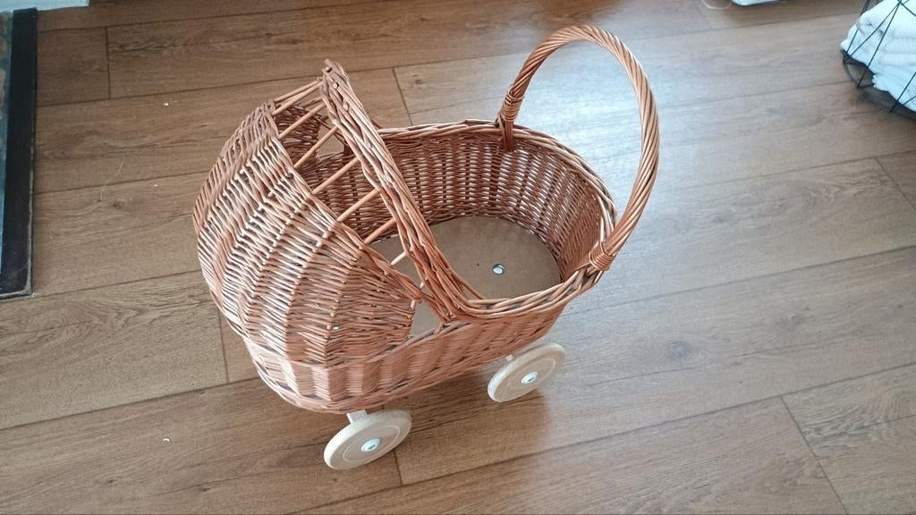 Rotan Poppenwagen - Dille & Kamille, Kinderen en Baby's, Ophalen of Verzenden, Zo goed als nieuw, 4 tot 6 jaar, Van hout