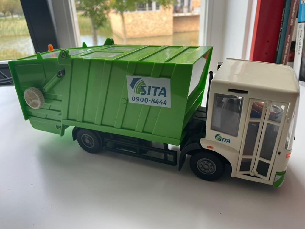 Leuke vuilniswagen van sita, Ophalen, Zo goed als nieuw
