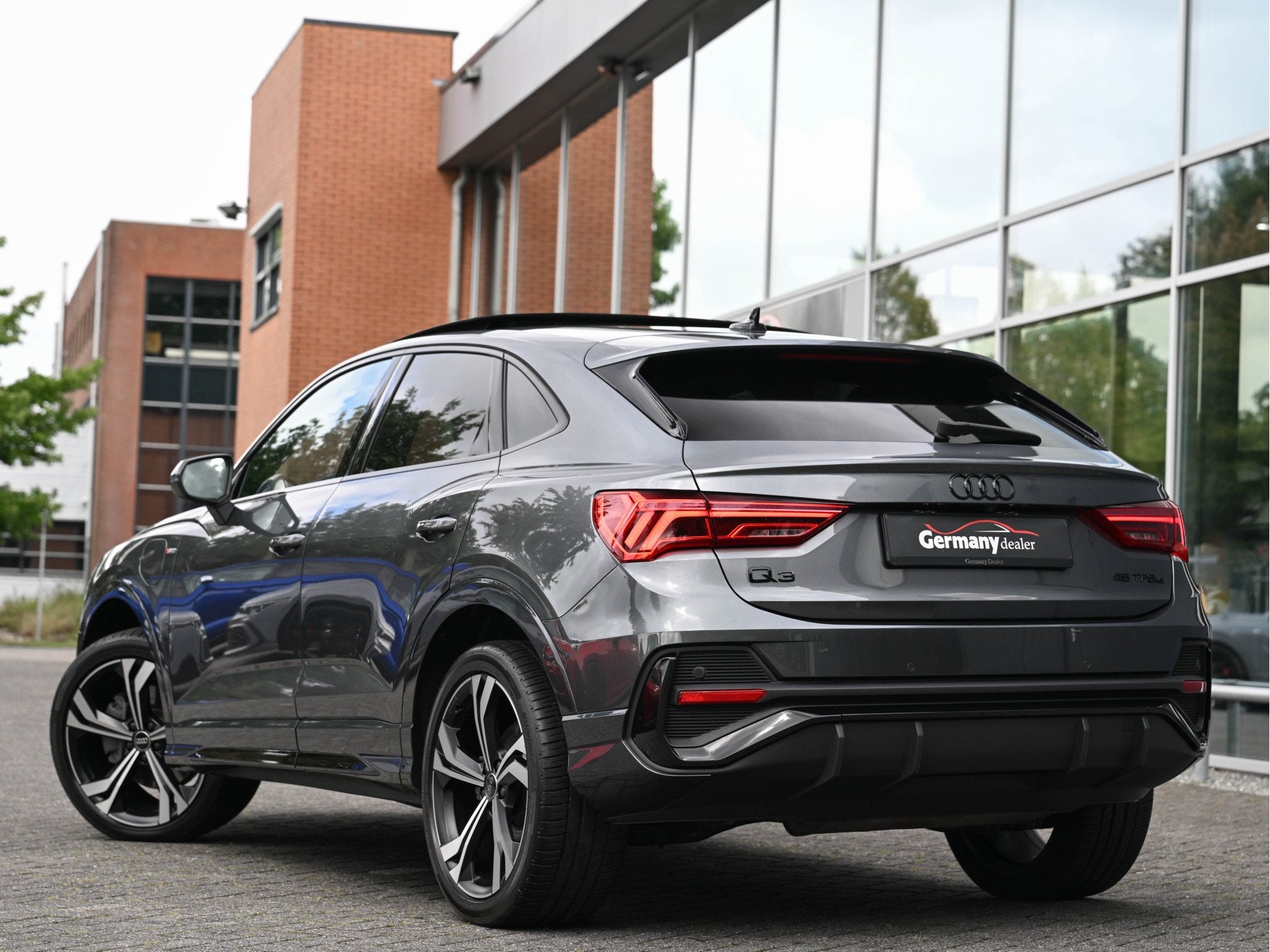 Audi Q3 Sportback 45TFSI E 245pk S-Line Pano Sonos El.Zetels, Auto's, Dealer onderhouden, Gebruikt, Zwart, Met garantie (alle)