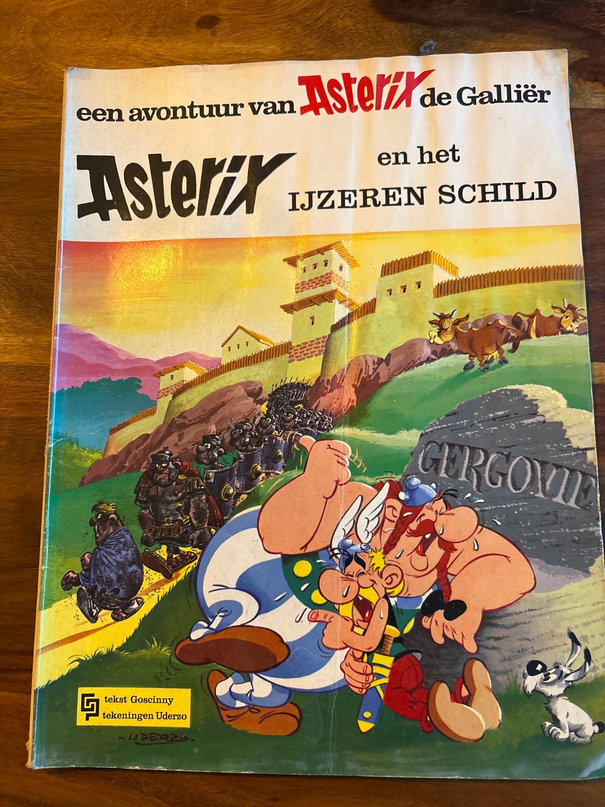 Asterix en het IJzeren Schild - Klassiek stripboek, Eén stripboek, Ophalen of Verzenden, Gelezen