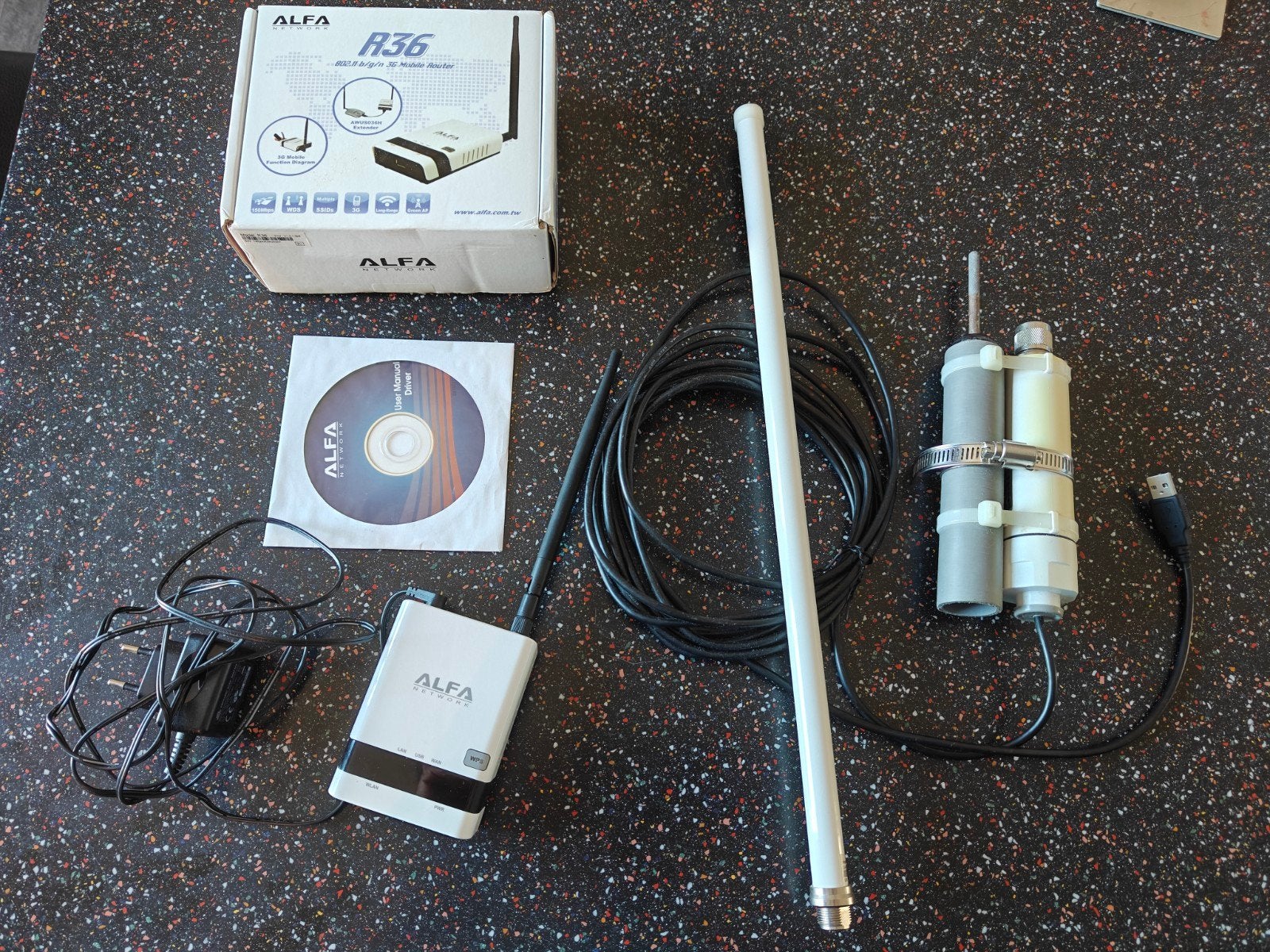 Alfa Network R36 3G Mobiele Router met Tube-U en Antenne, Ophalen of Verzenden, Zo goed als nieuw, Router, Alfa Network