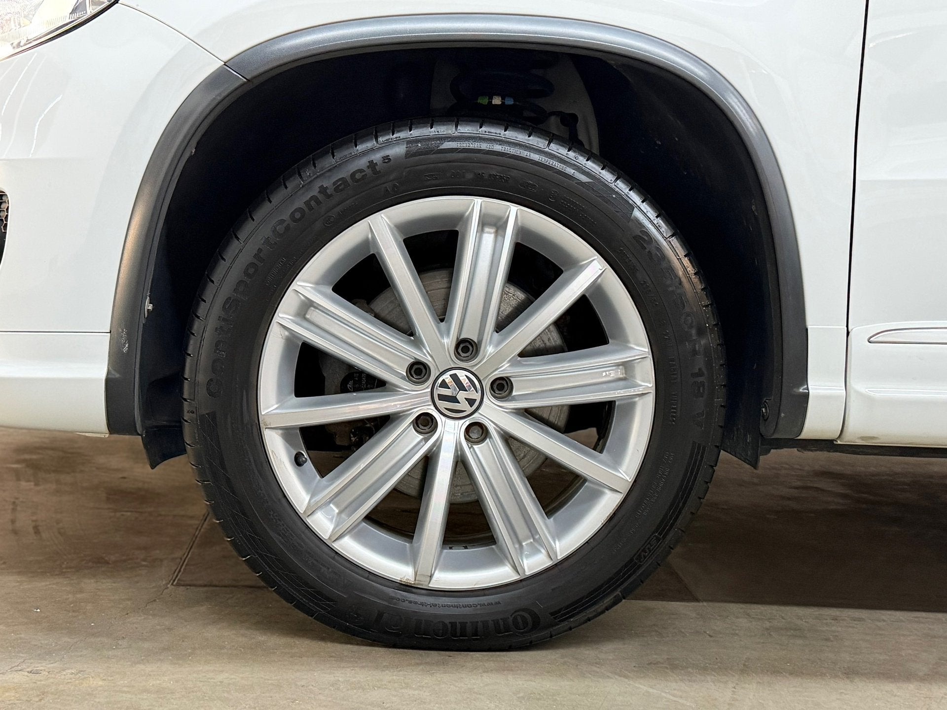 Volkswagen Tiguan 2.0 TSI R-line 4Motion 2014 DSG XENON TREK, Auto's, Automaat, Euro 5, Gebruikt, Zwart