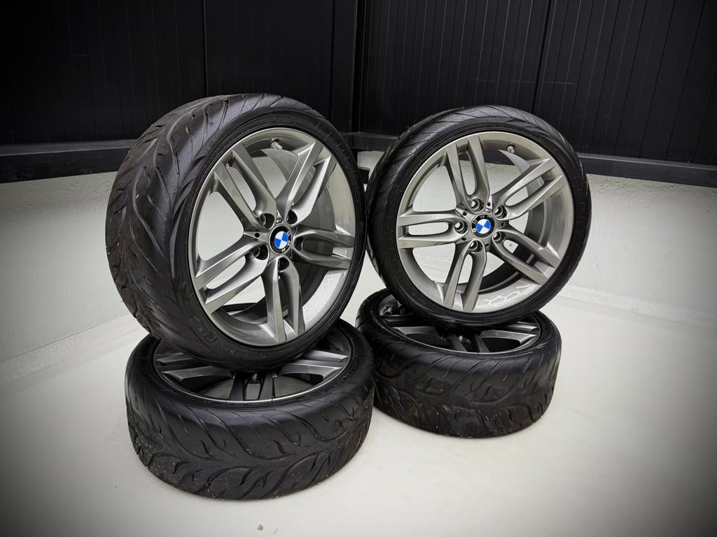 Slicks semi BMW 1 serie 135i M 225/40/18 inch 5x120 461, Auto-onderdelen, Banden en Velgen, 18 inch, Gebruikt, Banden en Velgen