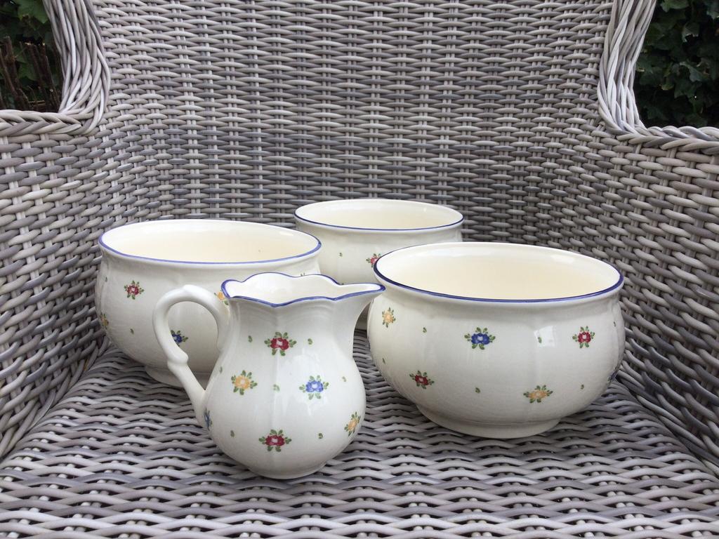 Schaal bloemen Zeller Fayencerie Petit Rose serie 19cm, Ophalen of Verzenden, Zo goed als nieuw, Overige stijlen, Schaal of Schalen