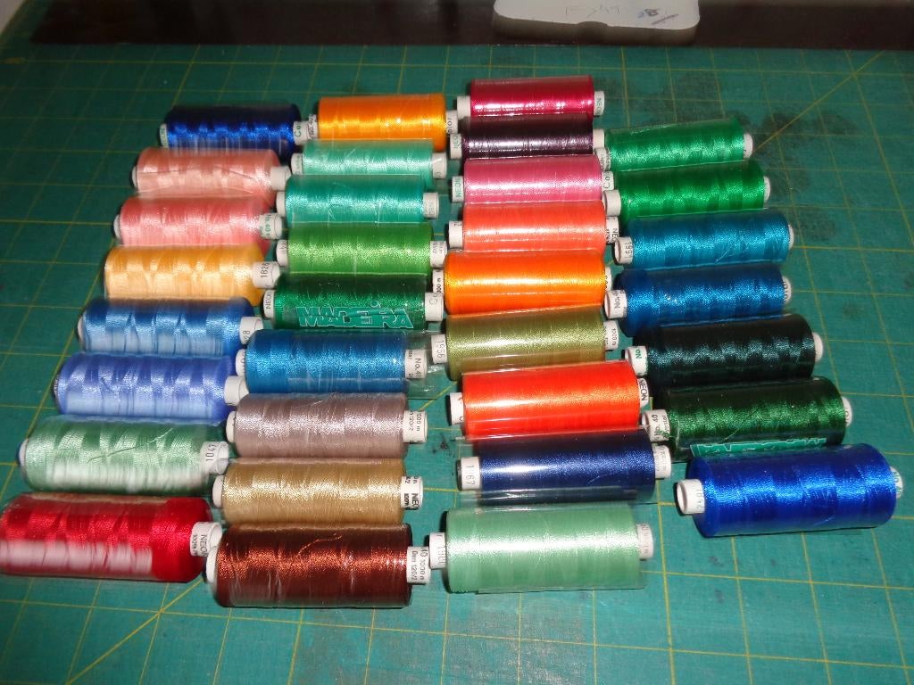 22 grote klossen Madeira Machine Borduur garen a 1,50 p.st., Ophalen of Verzenden, Nieuw, Machineborduren, Borduurgaren of Zijde