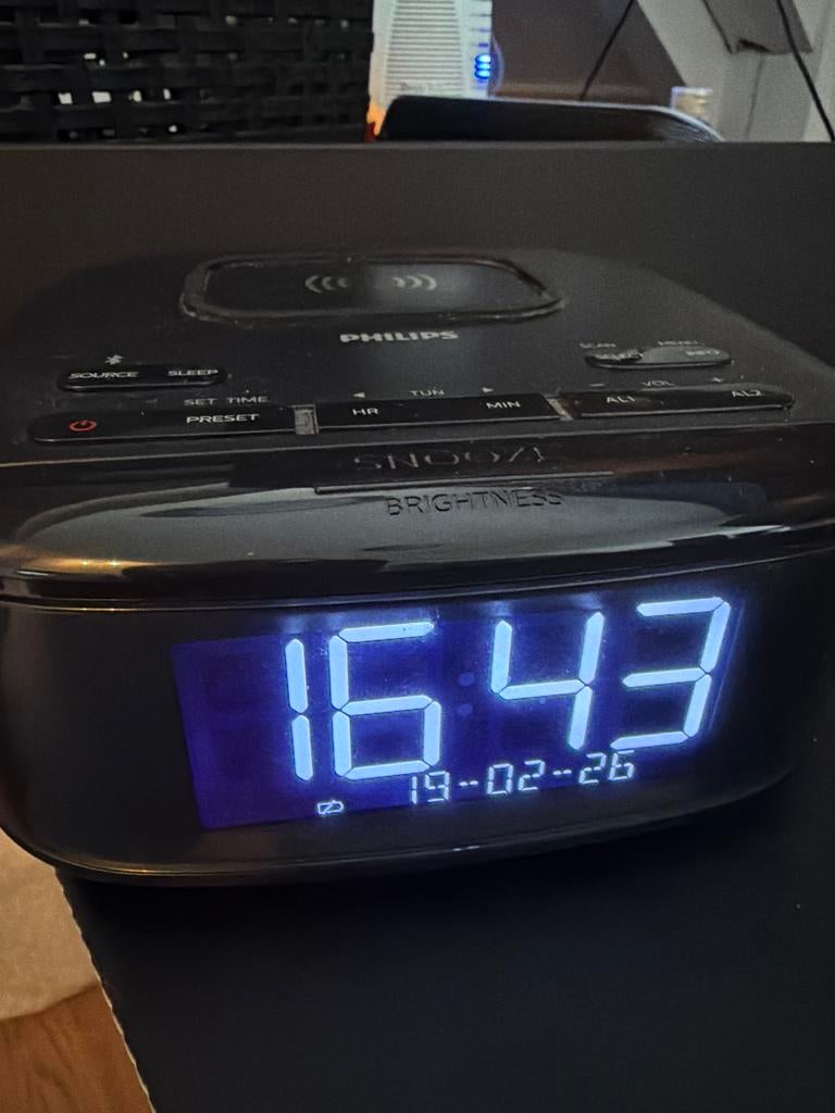 Philips TAR7705 Wekker Radio DAB+/FM met Qi Oplader, Audio, Tv en Foto, Radio's, Ophalen of Verzenden, Zo goed als nieuw, Radio