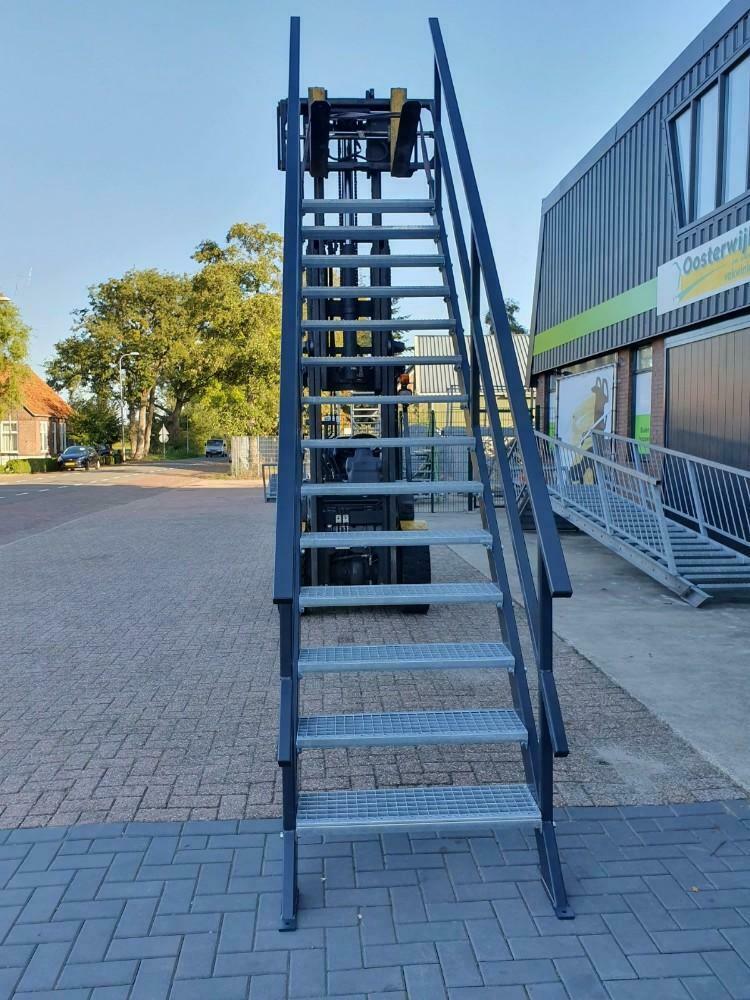 Stalen trap 300cm nieuw antraciet nob1710 Ruime keus, Doe-het-zelf en Verbouw, Ophalen of Verzenden, Zo goed als nieuw, Trap