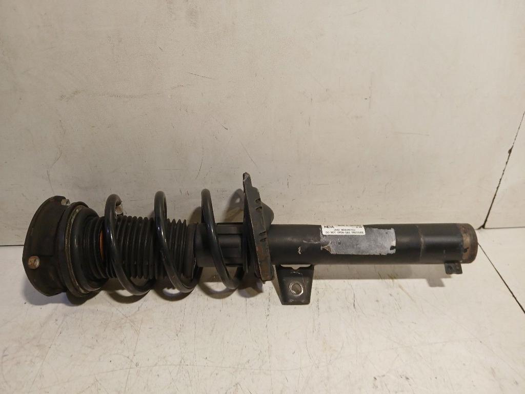 Veerpoot links voor Volkswagen Passat, Auto-onderdelen, Onderdelen@venauto.nl, Van der Ven Autorecycling B.V., Gebruikt, Ettenseweg 76, 4706 PB Roosendaal, The Netherlands