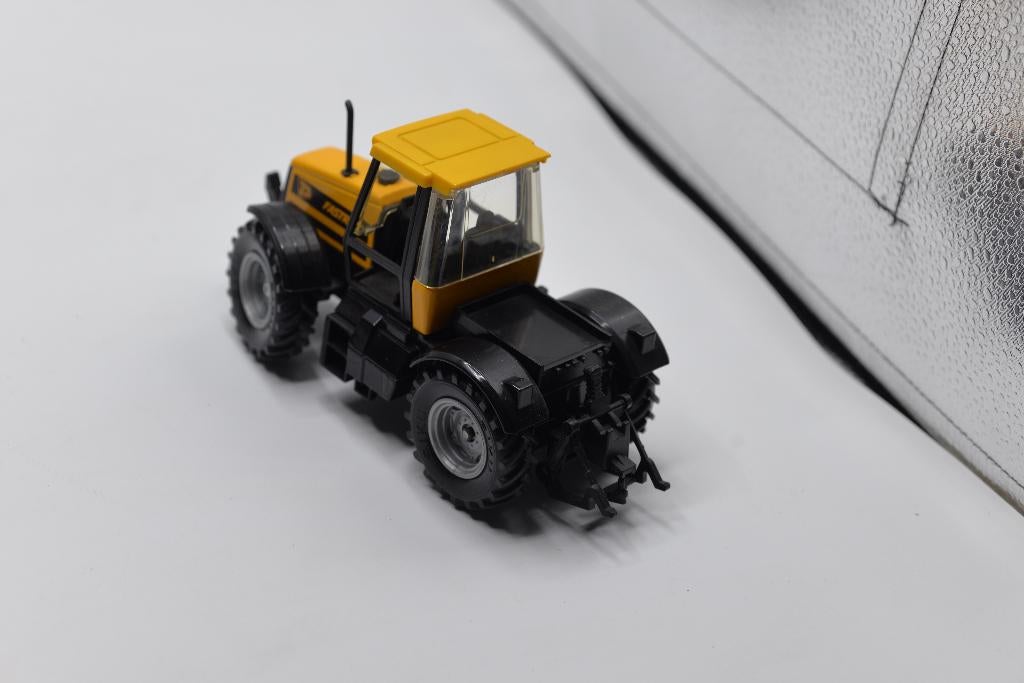 Siku JCB Fastrack tgrekker / tractor, Hobby en Vrije tijd, Modelauto's | 1:32, Zo goed als nieuw, -, SIKU, Tractor of Landbouw