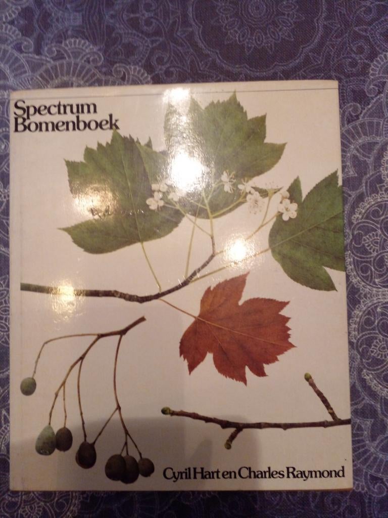 Spectrum Bomenboek - Natuurgids, Boeken, Ophalen of Verzenden, Zo goed als nieuw, Bloemen, Planten en Bomen, Cyril Harten, Charles Raymond
