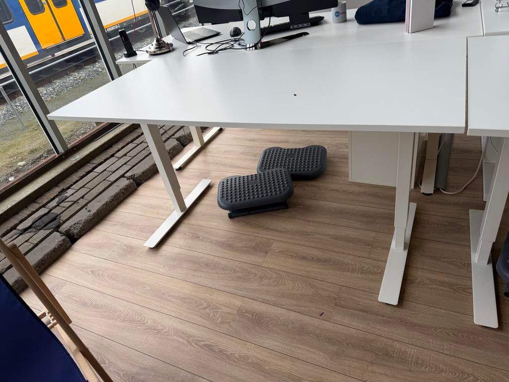 2x IKEA Trotten Zit/Sta Bureau 160x80 - Handmatig, Huis en Inrichting, Bureaus, Ophalen, Zit-sta bureau, 160 cm, Gebruikt