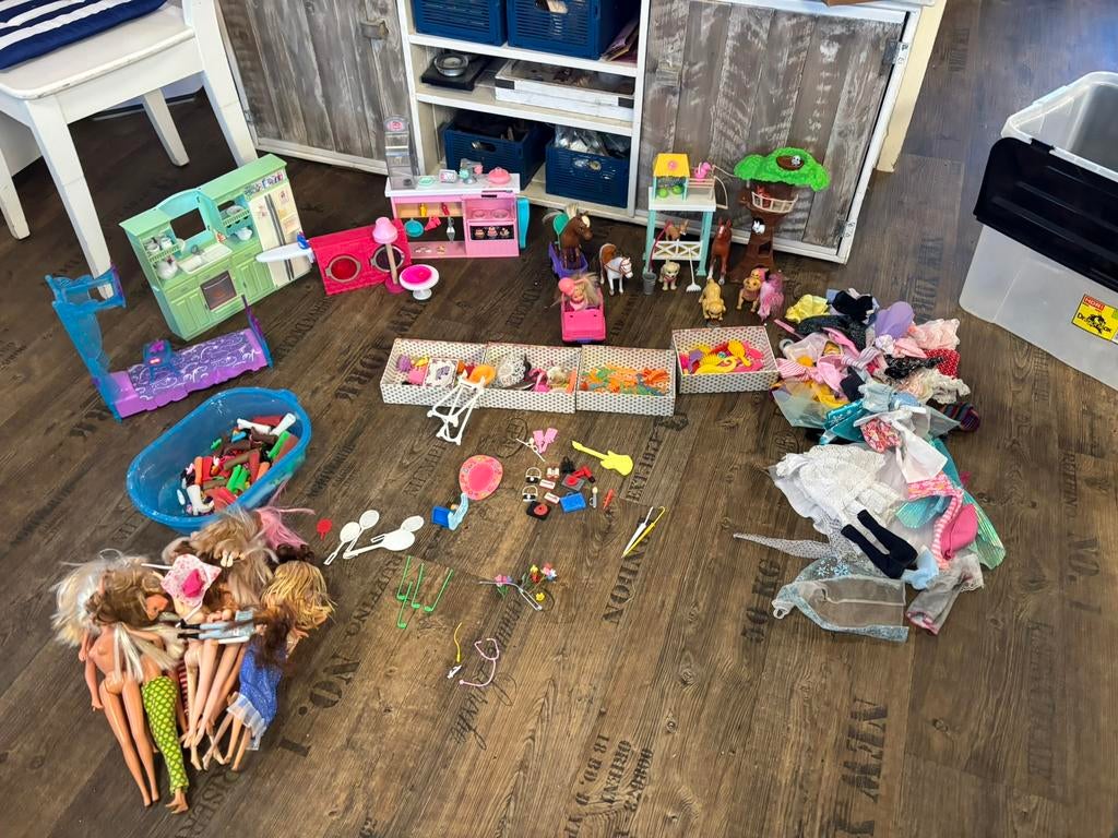 Grote partij barbie spullen, Ophalen, Zo goed als nieuw