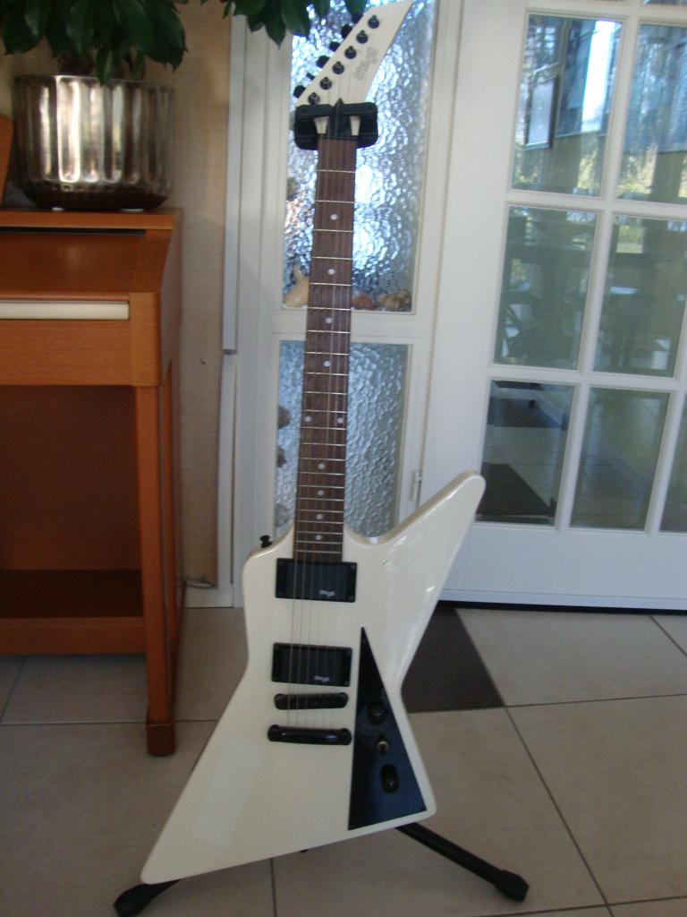 Electrische gitaar merk Stagg. Explorer model., Ophalen of Verzenden, Gebruikt, Solid body, Overige merken