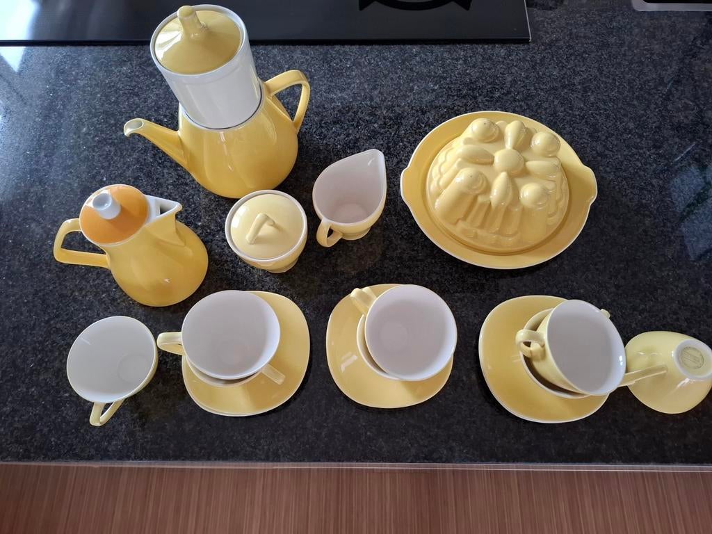 Geel Servies vintage, Huis en Inrichting, Keuken | Servies, Ophalen of Verzenden, Zo goed als nieuw, Overige stijlen, Aardewerk