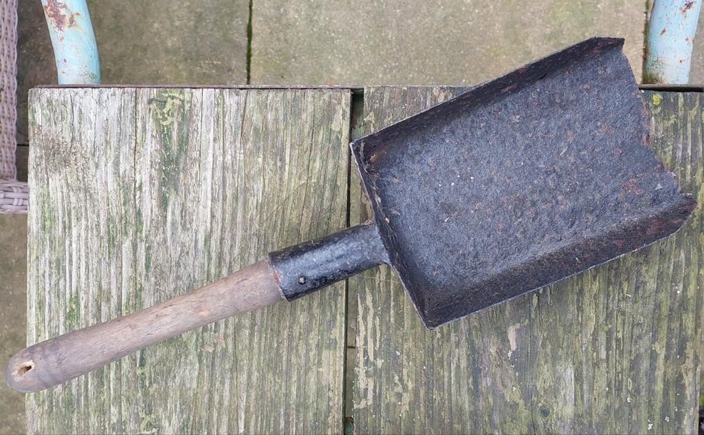 Oude kolenschep met houten handvat, Ophalen of Verzenden