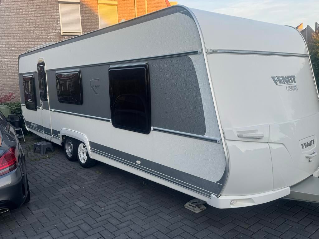 Fendt Platin 700 - Top caravan met airco en mover!!, Rondzit, Particulier, Tot en met 4, 1500 - 2000 kg
