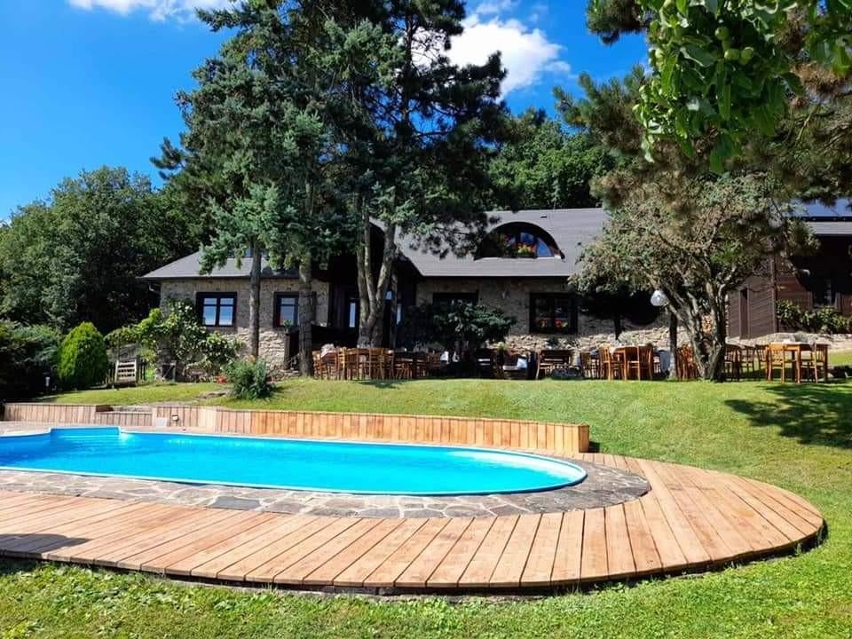 Vakantiehuis met zwembad in Zuid Moravie, In bos, 2 slaapkamers, 7 personen, Landelijk