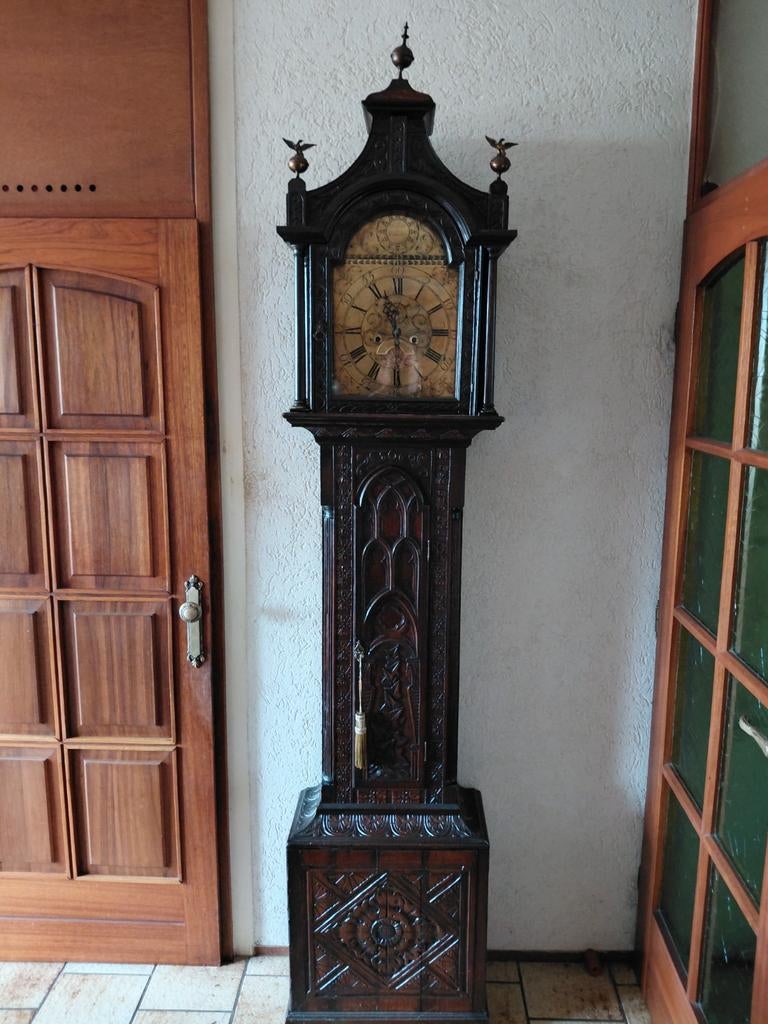 Engels staand horloge, Ophalen