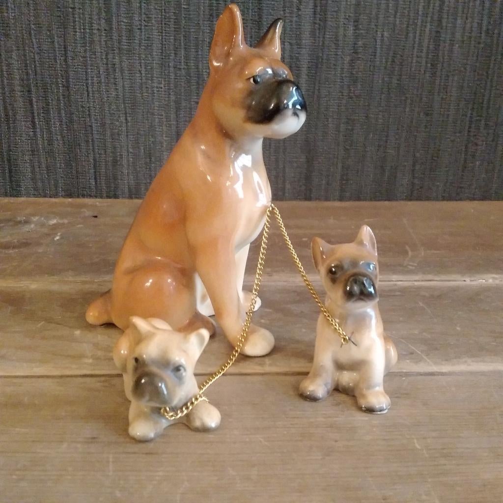 Boxer hond beeldje met zijn 2 pups, Verzenden