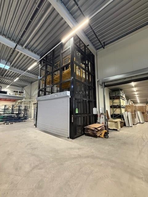 Goederenlift platformlift 4x3 mtr 2500 kg, Ophalen