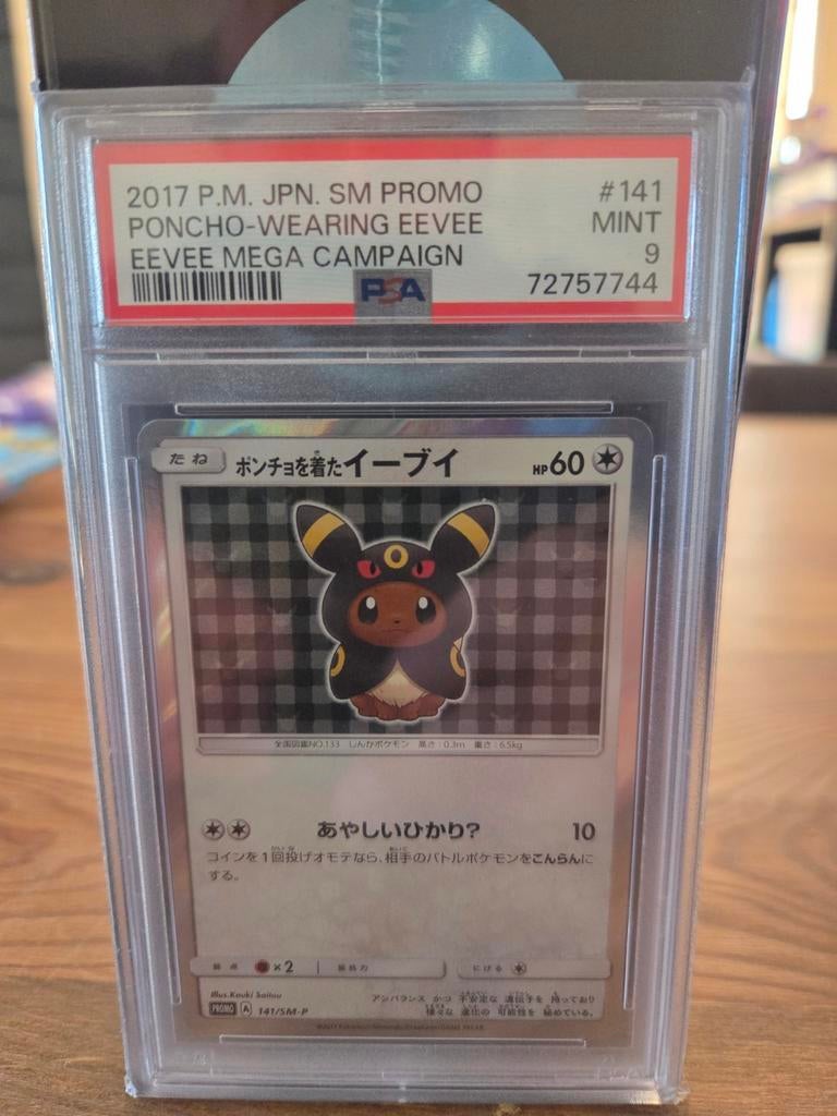 PSA 9 Poncho-Wearing Eevee – 2017 Japan Promo #141 – Mega Ca, Ophalen of Verzenden, Zo goed als nieuw