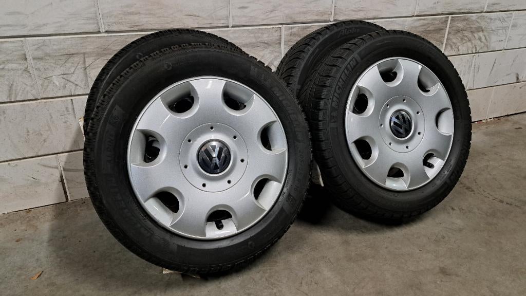 Banden Caddy Golf Octavia Leon Jetta Touran 205/55/16, Gebruikt, 16 inch, Banden en Velgen, Personenwagen
