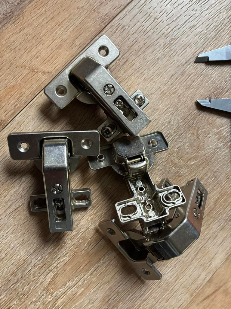 4 scharnieren voor  deurtjes kijk foto’s, Ophalen of Verzenden, Zo goed als nieuw, IJzer, Scharnier