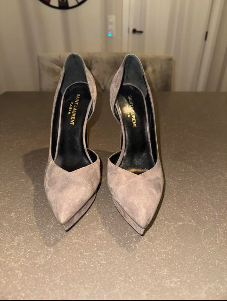 Saint Laurent 37, Kleding | Dames, Schoenen, Pumps, Beige, Ophalen of Verzenden, Zo goed als nieuw