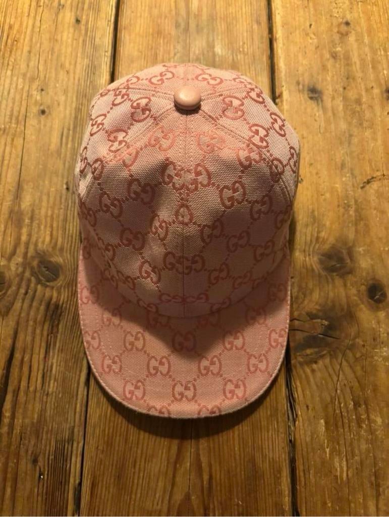 Roze gucci pet, Ophalen of Verzenden, Zo goed als nieuw