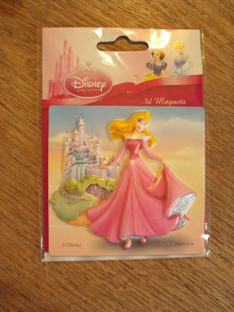 Disney Doornroosje 3D magneet voor kasteel 8cm, Ophalen of Verzenden, Overige figuren, Nieuw, Beeldje of Figuurtje