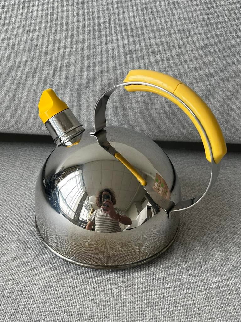 Vrolijke retro gele fluitketel, 1 tot 2 liter, Ophalen of Verzenden, Zo goed als nieuw, Rvs