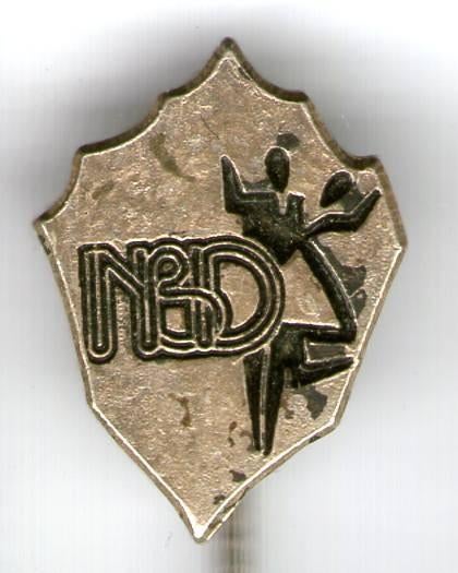 NBD zilverkleurig dans speldje ( X_112 ), Verzenden, Nieuw, Sport, Speldje of Pin