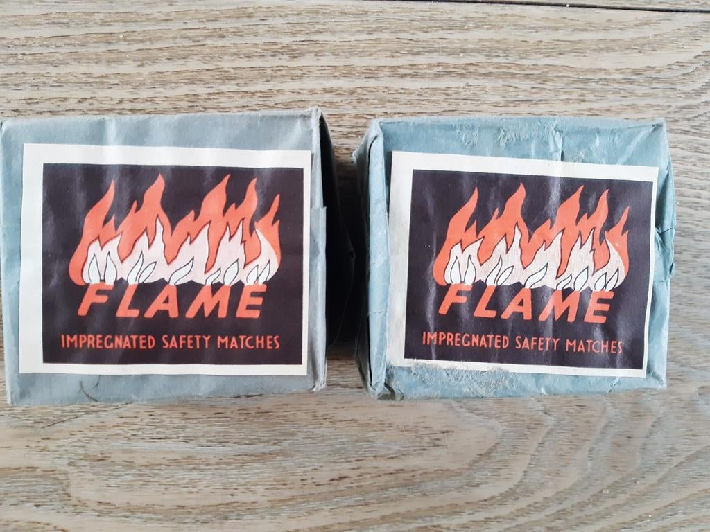 Flame Lucifers - Vintage Verzamelobject, Verzamelen, Rookartikelen, Aanstekers en Luciferdoosjes, Ophalen of Verzenden, Gebruikt
