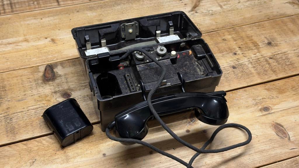 Antieke Duitse Veldtelefoon Standard Elektrik Lorenz, Ophalen of Verzenden, Gebruikt, Bakeliet