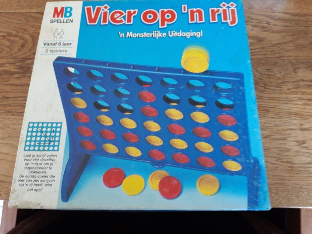 4 op een rij, Ophalen of Verzenden, Zo goed als nieuw, MB