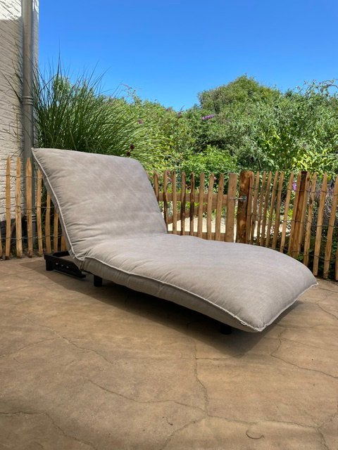 Hartman Loungebed met weersbestendig comfort kussen - Grijs, Tuin en Terras, Ophalen, Zo goed als nieuw, Aluminium, Verstelbaar