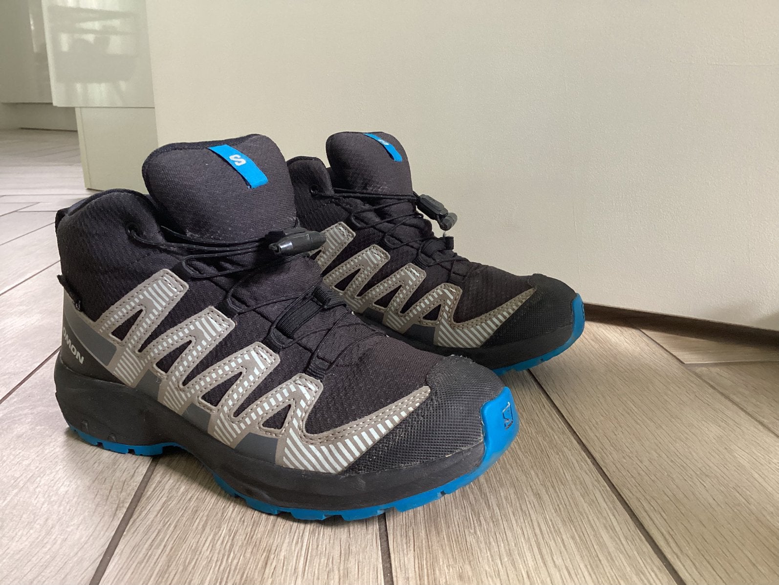 Bergschoenen van salomon maat 35, Ophalen of Verzenden, Zo goed als nieuw, Schoenen