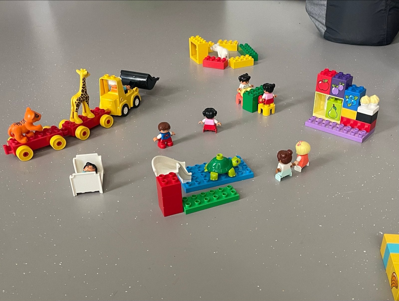 Duplo set met dieren, figuren en voertuigen, Inclusief minifiguren, Gebruikt, Ophalen of Verzenden, Duplo