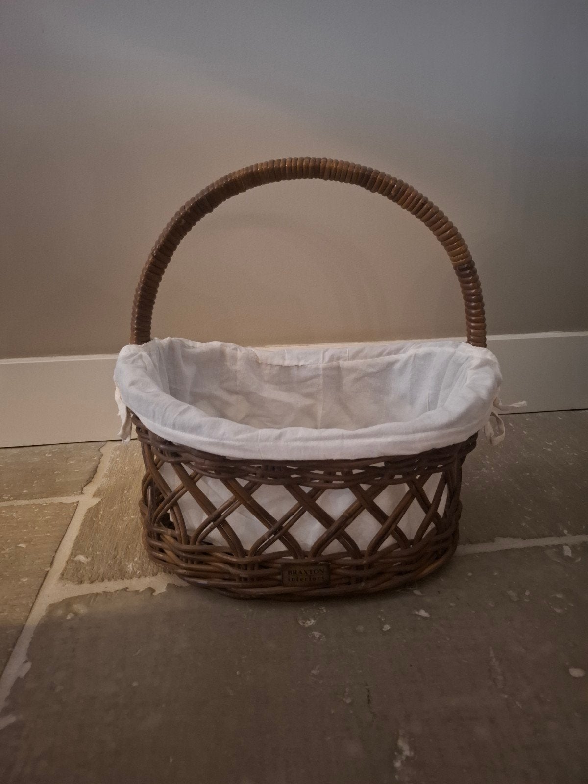 Braxton interiors mand met hengsel en linnen binnenkant, Huis en Inrichting, Ophalen, Mand, Zo goed als nieuw, Riet