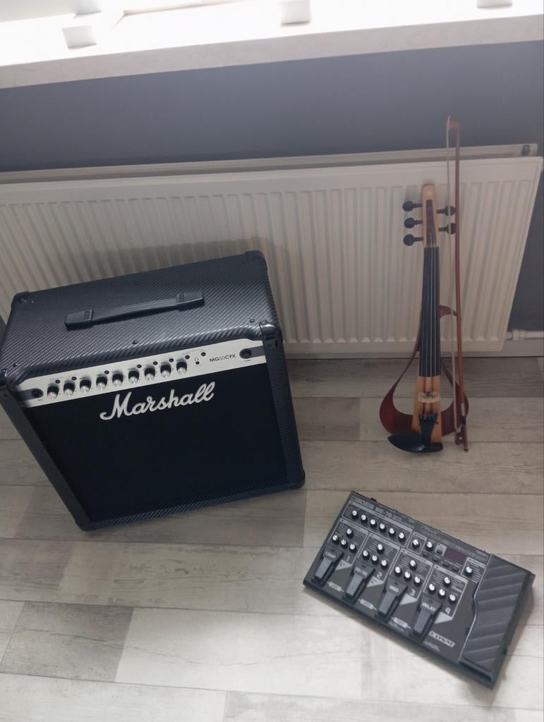 Electrische viool Yamaha YEV-105 met versterker en pedaal, Muziek en Instrumenten, Ophalen of Verzenden, Gebruikt, 4/4-viool