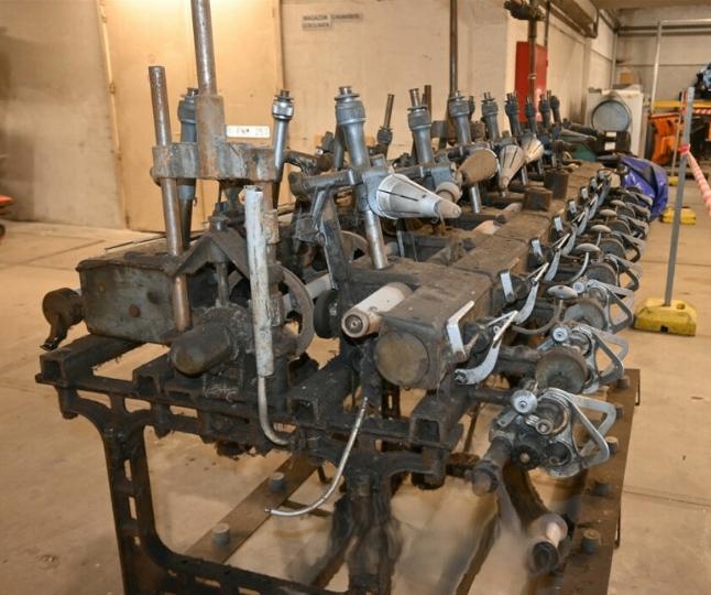Vintage mechanisch weefgetouw industrieel, Ophalen