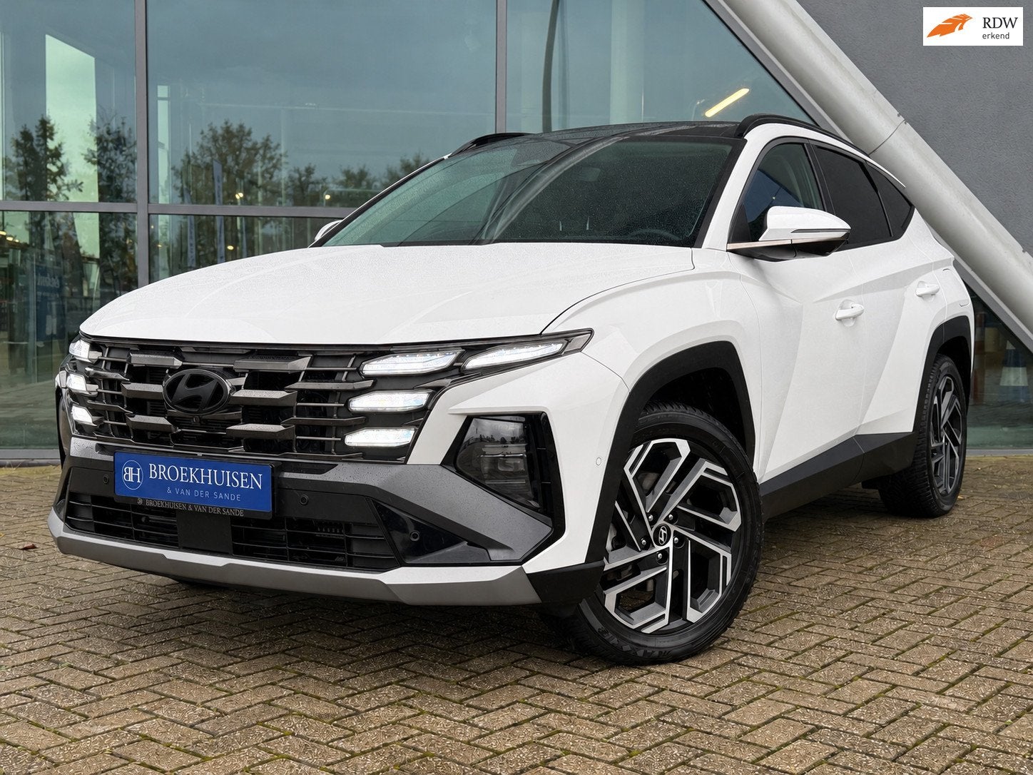 Hyundai Tucson 1.6 T-GDI PHEV Premium Sky 4WD 265pk Leder /, Auto's, Automaat, Dealer onderhouden, Zwart, 4 cilinders