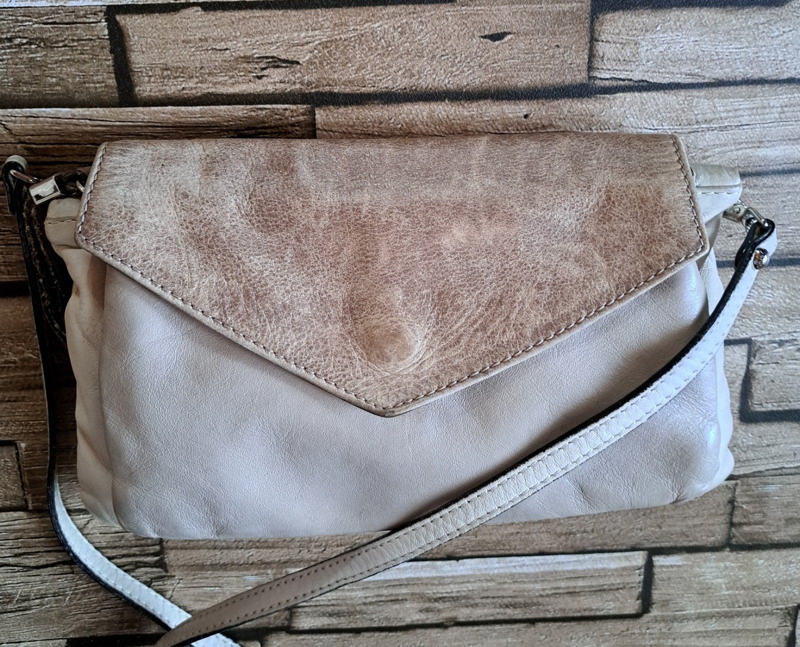 GIANNI CHIARINI stijlvolle leren crossbody - als nieuw, Sieraden, Tassen en Uiterlijk, Verzenden, Schoudertasje, Beige, Zo goed als nieuw